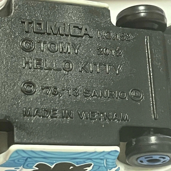 Takara Tomy Sanrio Hello Kitty DieCast Car - Picture 6 of 11